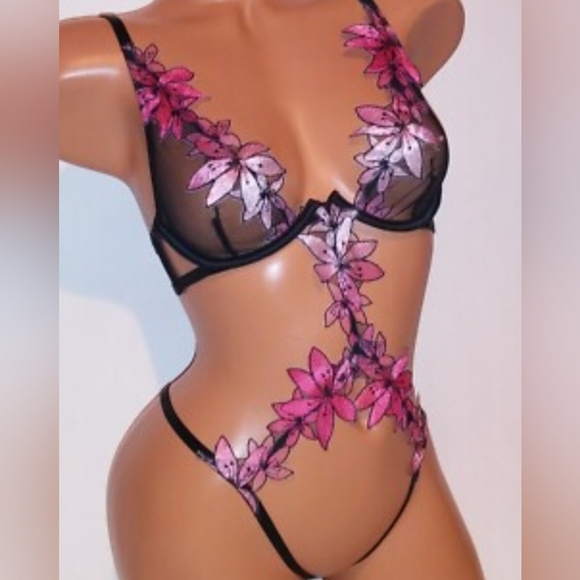 Victoria Secret Lingerie Teddy One Piece Bodysuit Black Pink Applique Floral - Picture 1 of 3